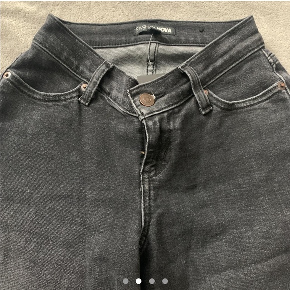 Never worn!! FASHIONNOVA BLACK V CUT STRAIGHT LEG JEANS - Picture 2 of 4